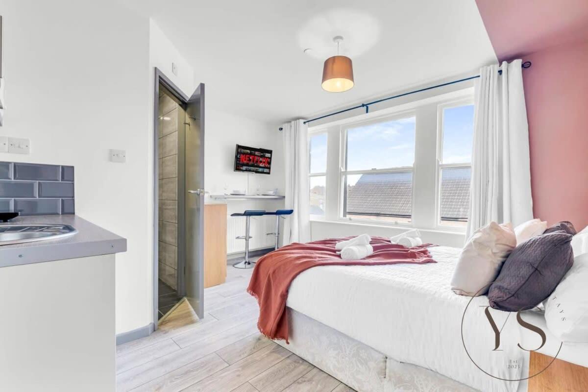 Sienna Longton Studio 2D - Wi-Fi, Alton Towers, Netflix Stoke-on-Trent エクステリア 写真