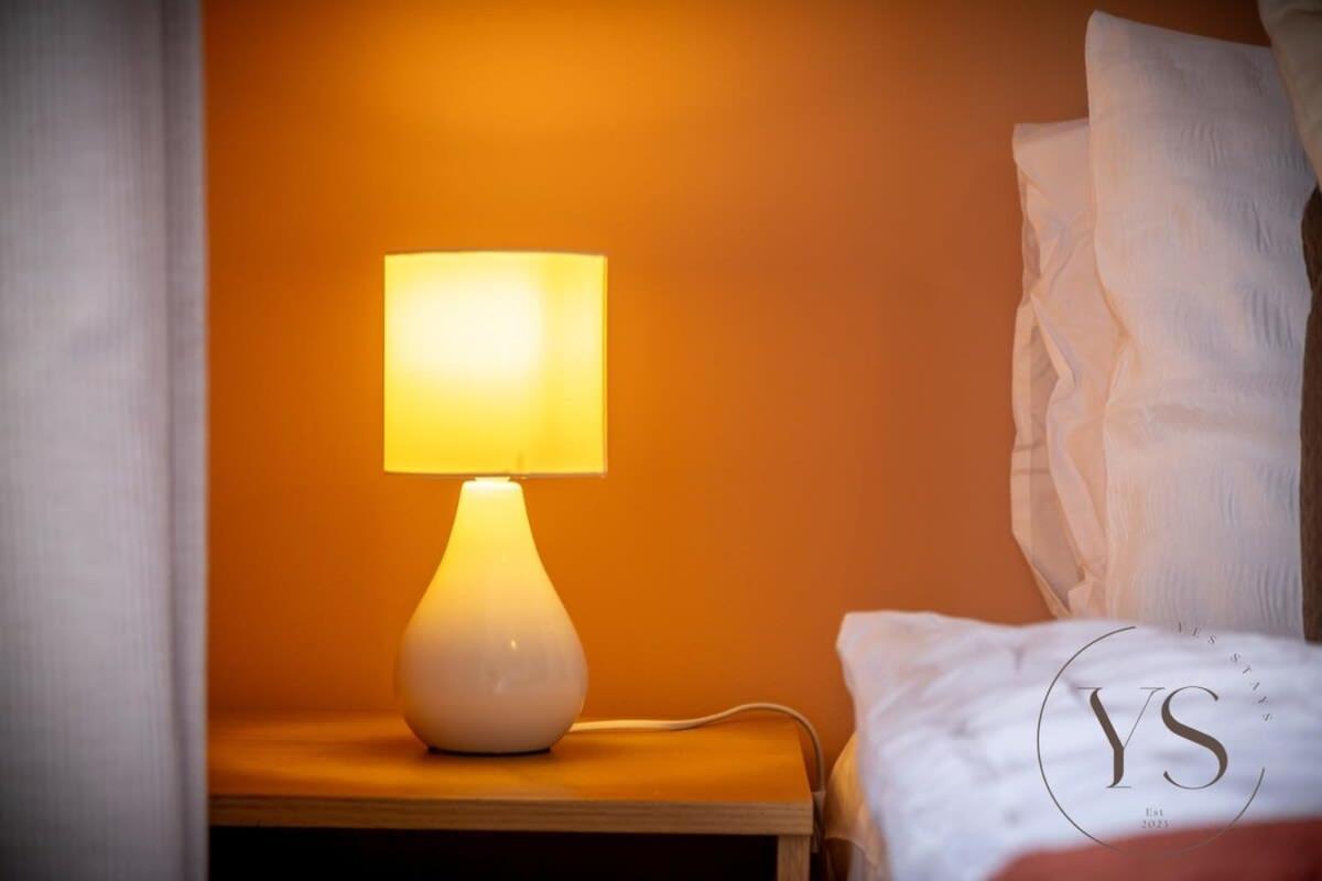 Sienna Longton Studio 2D - Wi-Fi, Alton Towers, Netflix Stoke-on-Trent エクステリア 写真