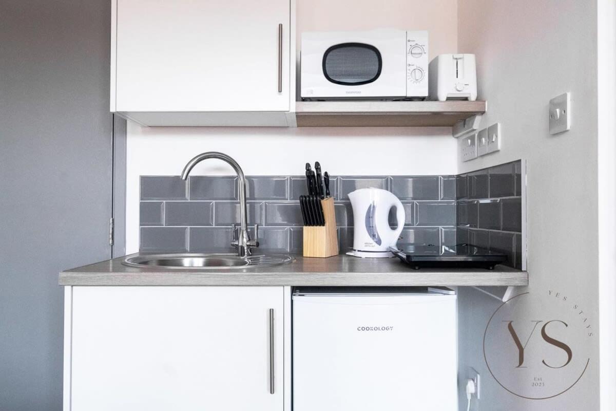 Sienna Longton Studio 2D - Wi-Fi, Alton Towers, Netflix Stoke-on-Trent エクステリア 写真