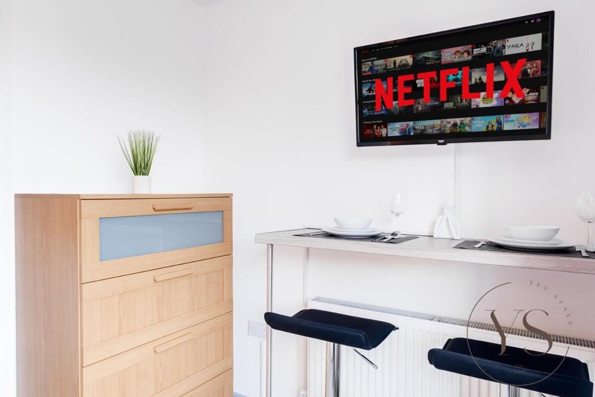 Sienna Longton Studio 2D - Wi-Fi, Alton Towers, Netflix Stoke-on-Trent エクステリア 写真