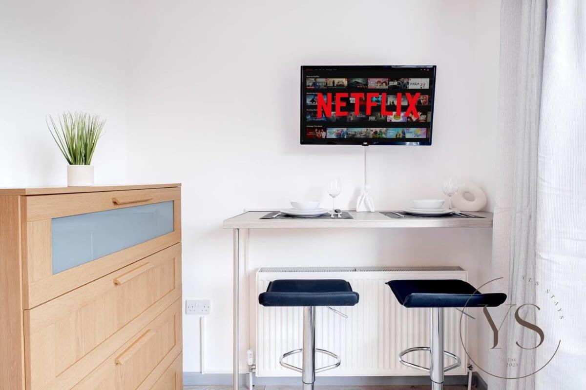 Sienna Longton Studio 2D - Wi-Fi, Alton Towers, Netflix Stoke-on-Trent エクステリア 写真