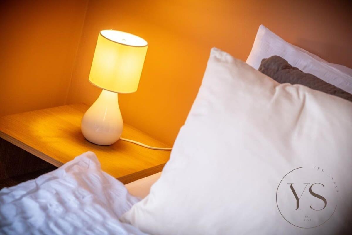 Sienna Longton Studio 2D - Wi-Fi, Alton Towers, Netflix Stoke-on-Trent エクステリア 写真
