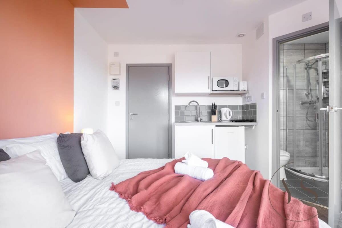Sienna Longton Studio 2D - Wi-Fi, Alton Towers, Netflix Stoke-on-Trent エクステリア 写真