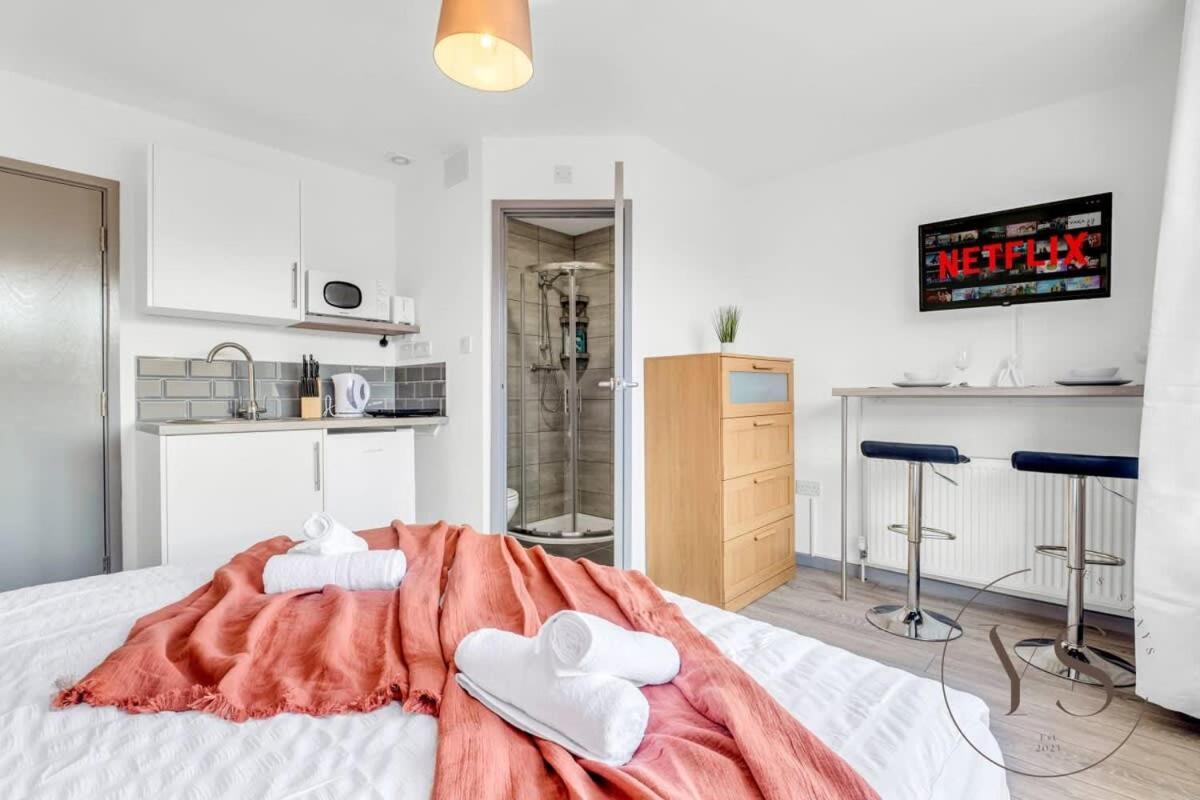 Sienna Longton Studio 2D - Wi-Fi, Alton Towers, Netflix Stoke-on-Trent エクステリア 写真